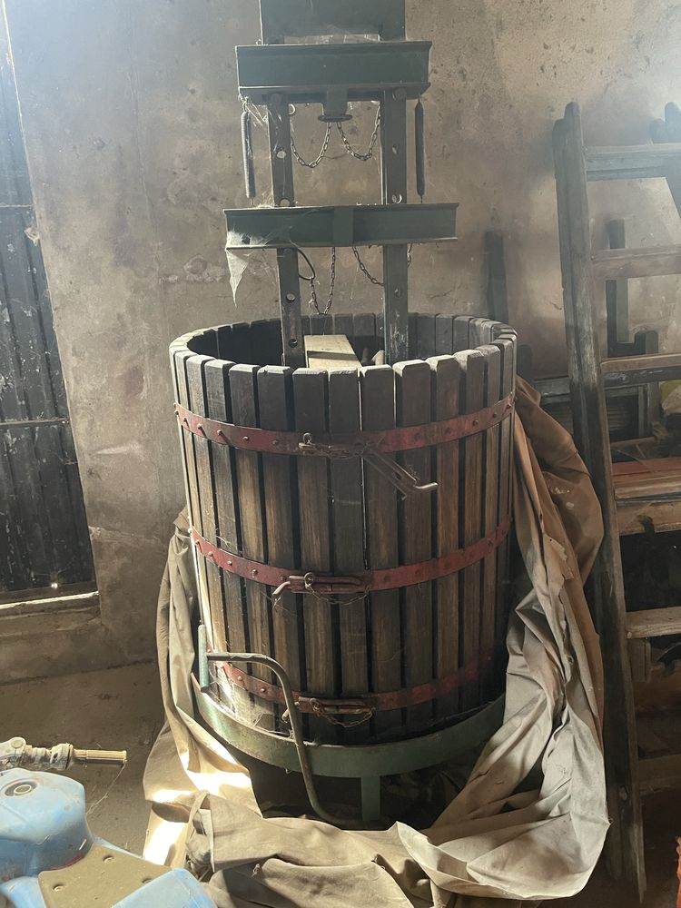 Prensa para uvas