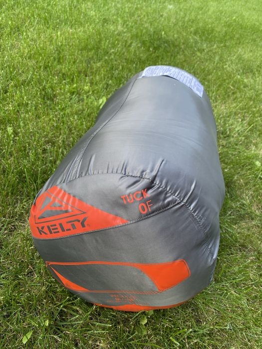 Продам спальный мешок Kelty regular
