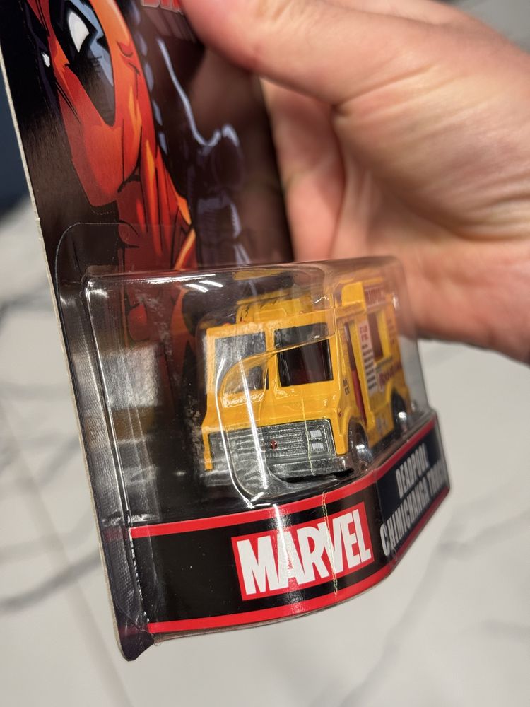 Hot Wheels Premium Special DEADPOOL Chimichanga Truck MARVEL z 2018!