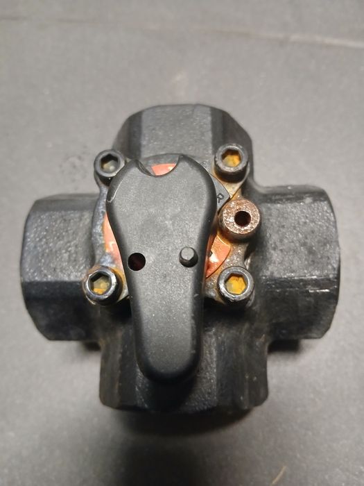 Sprzedam żeliwny zawór 5/4 cala