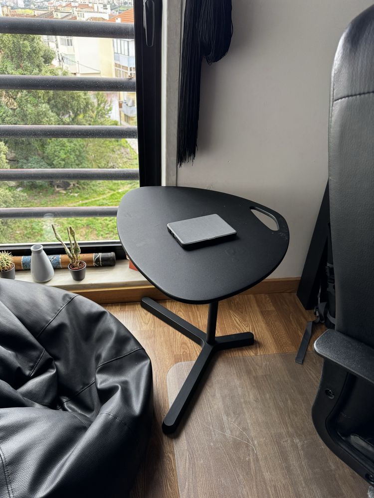 Mesa auxiliar IKEA ODDVALD – moderna e funcional