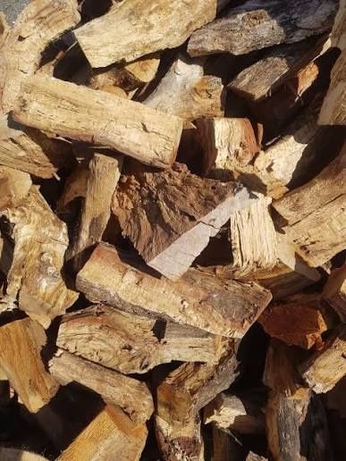 Lenha de sobro rachada
