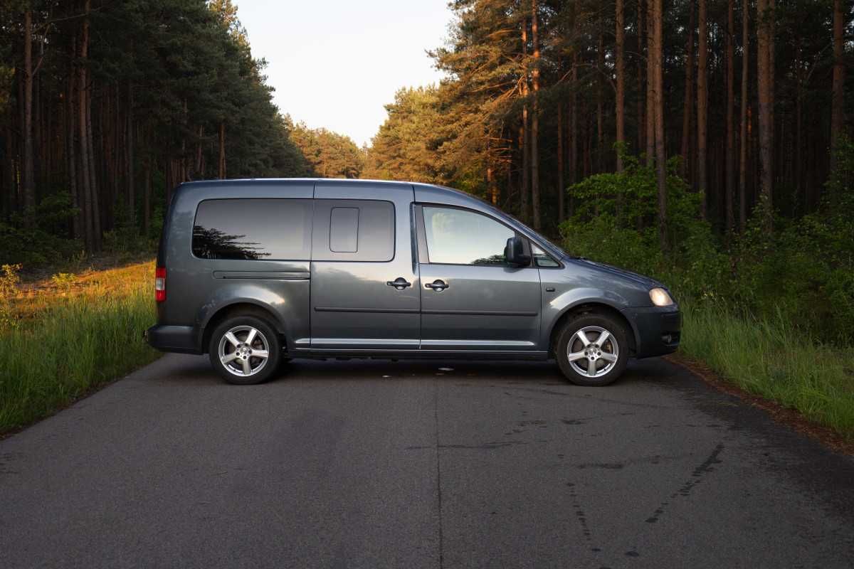 Volkswagen Caddy Maxi 1.9 TDI | 2010 | 7os | 2 komplety kół