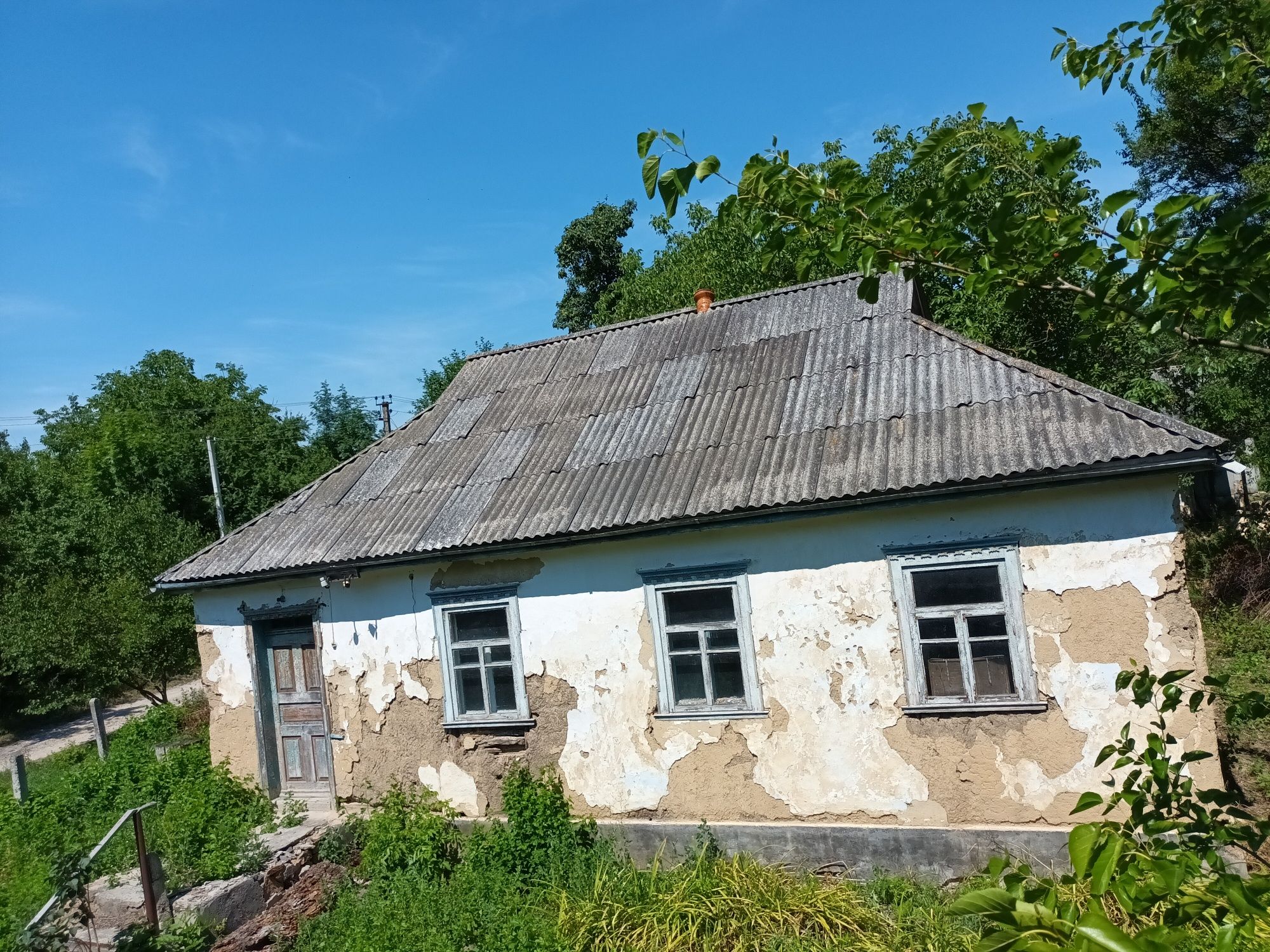 Продається старий глиняний будинок