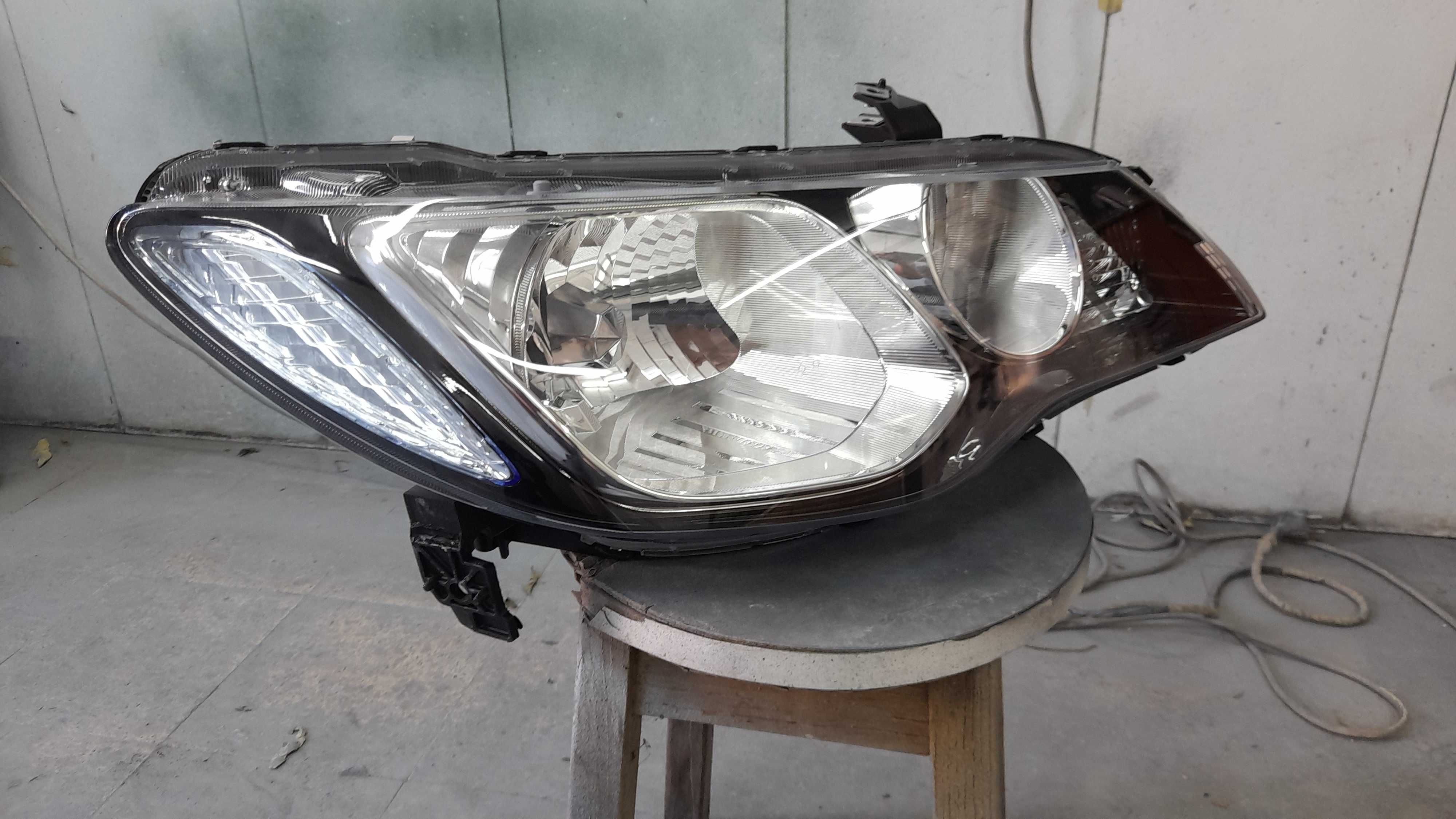 Farol direito Honda Civic hybrid original semi novo 2010