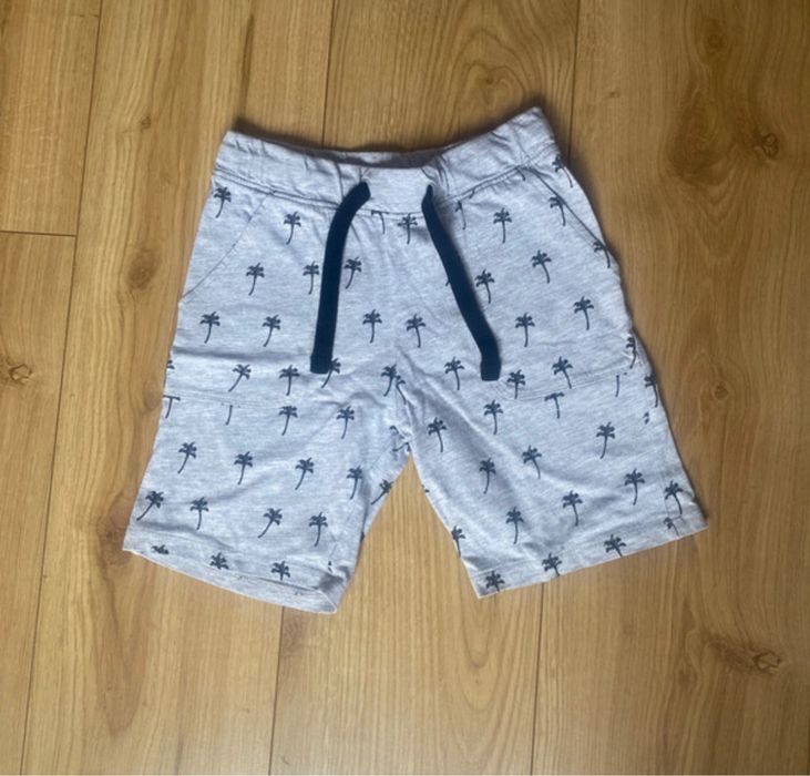 Szare, krótkie spodenki w palemki, H&M, 122 (5-6lat)
