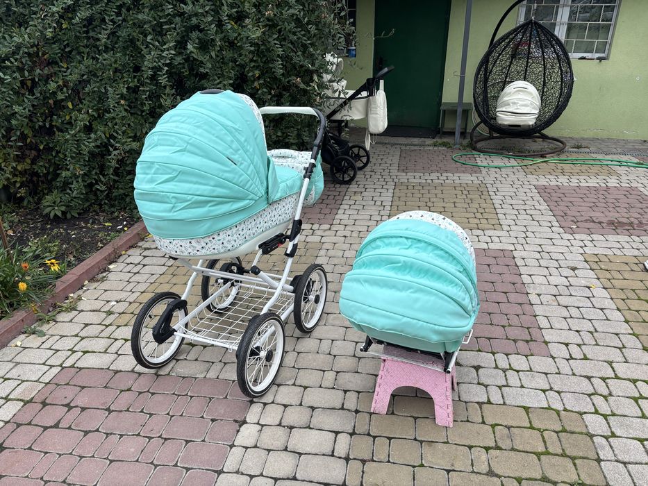 Дитячий візочок в гарносу стані