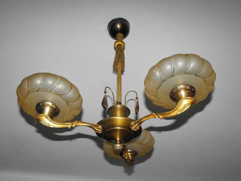 Trzyramienny, mosiężny żyrandol/lampa z kloszami