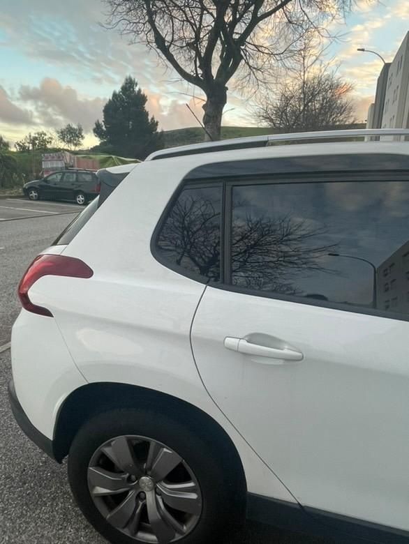 Carro Peugeot 2008