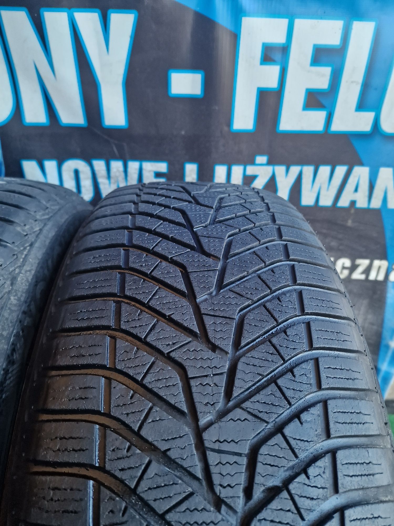 Opony zimowe 235/55/20 Yokohama Para