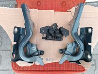 Renault Captur II zawias maski zamek