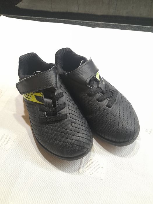 Chuteiras de Futebol p/ Criança KIPSTA - Tam 25 - Como novas