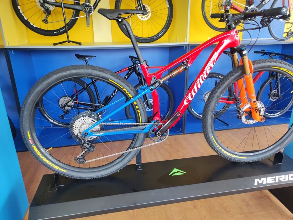 Bicicleta BTT suspensão total