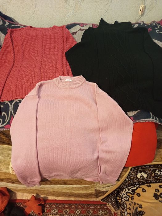 Жіночі кофти ,три штуки