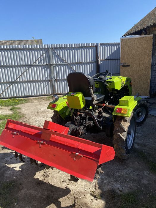 Продам хороший трактор