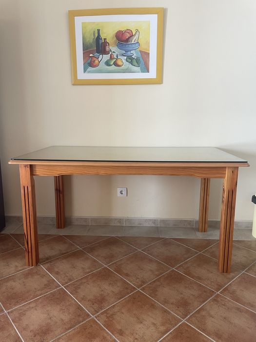 Mesa de madeira maciça de qualidade + 4 cadeiras
