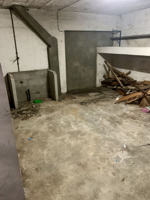 Armazém / 2 lugares garagem perto do centro (Sé)