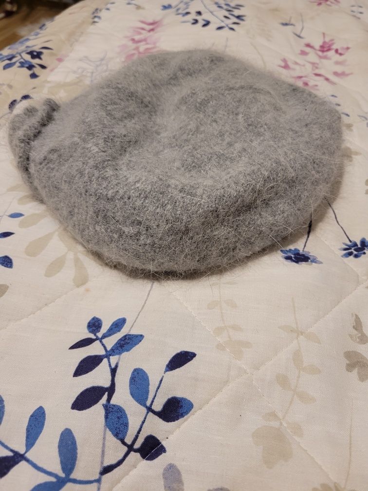 Beret czapka 80% Angora nowy bez metki