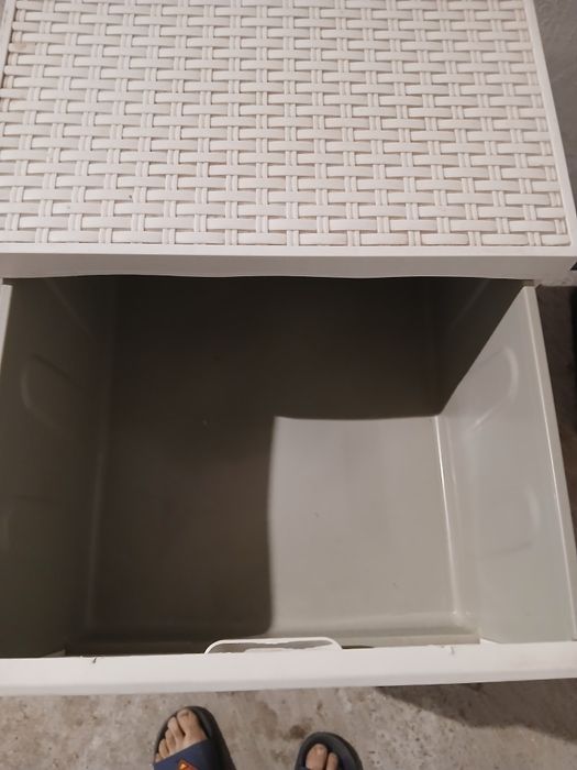 Witam sprzedam biała szafka rattanowa