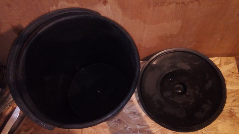 Відро з кришкою на 10-л