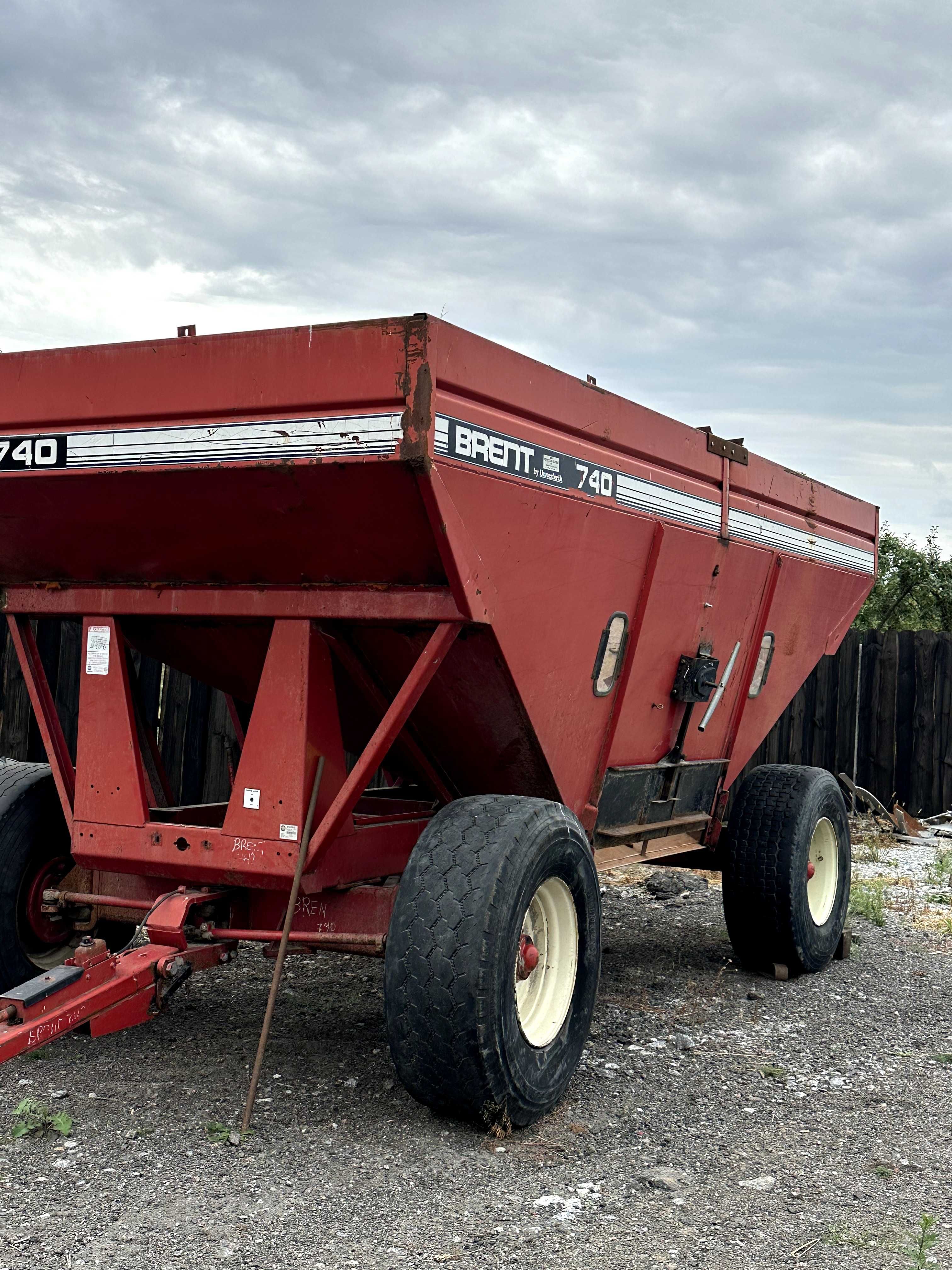 Бункер-накопичувач перевантажувальний BRENT 740 WAGON