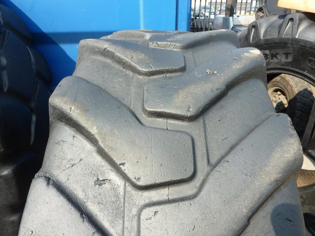 Opona używana 400/80-24 ; 15.5/80-24 ; 400/80R24 CAMSO 800zł W3531