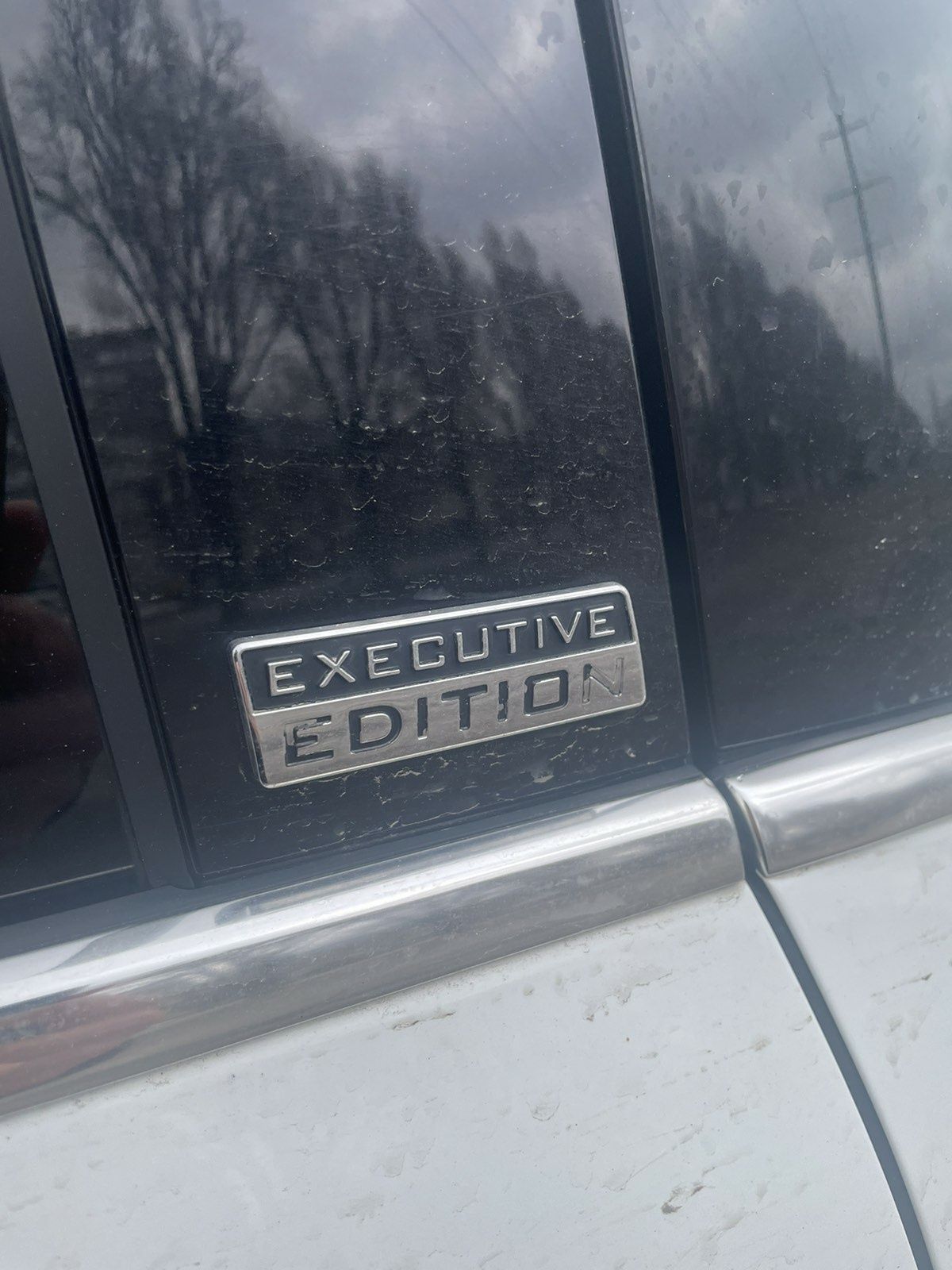 Продам не крашен Volkswagen Touareg Executive Edition