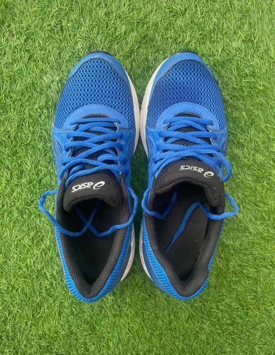 Sapatilhas Asics como novas.