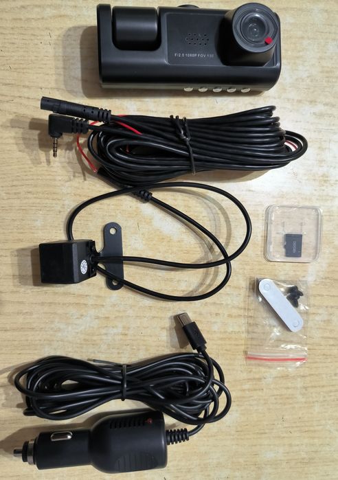 Продам відеореєстратор с 3 камерами 1080 р + карта 32 Гб