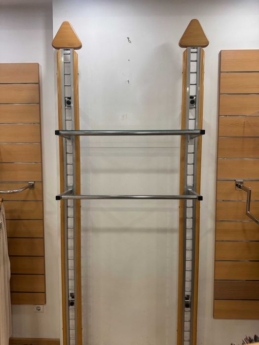 Estruturas de parede para exposição.
