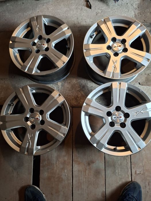 Четире легкосплавних диска на 15 МАК на Шкода Октавию.кода