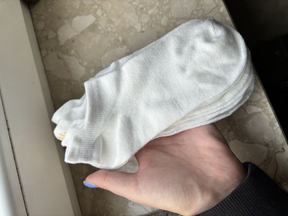 Cztery pary nowych damskich krótkich skarpetek Shein