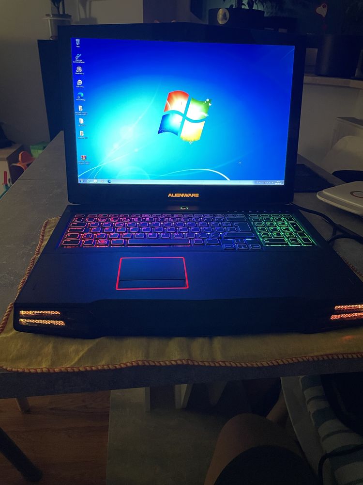 Dell alienware m17x r2 retro gamingowy laptop 2x ati radeon hd 5870