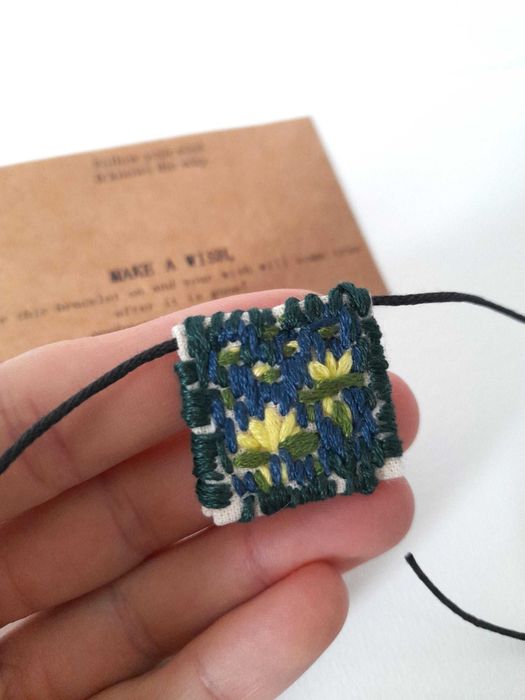 Pulseira de lótus amarela bordada à mão, talismã floral