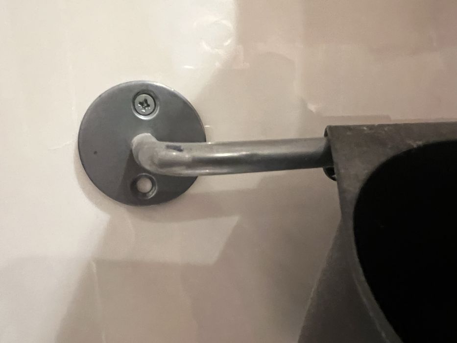 Varão metal com acessorios de criança