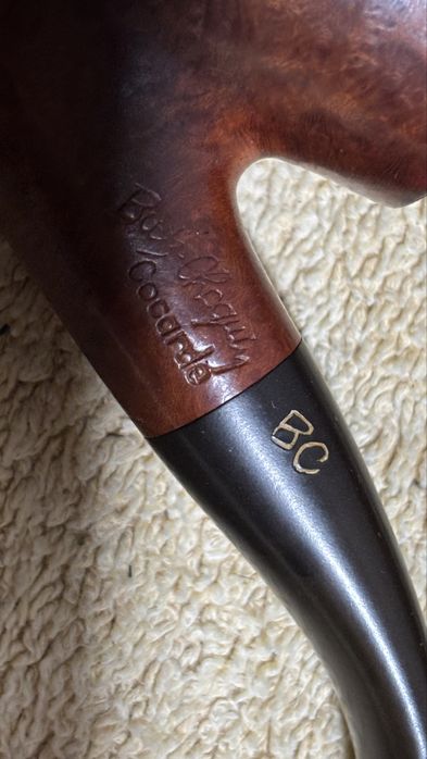 Lindos cachimbos com suporte em madeira