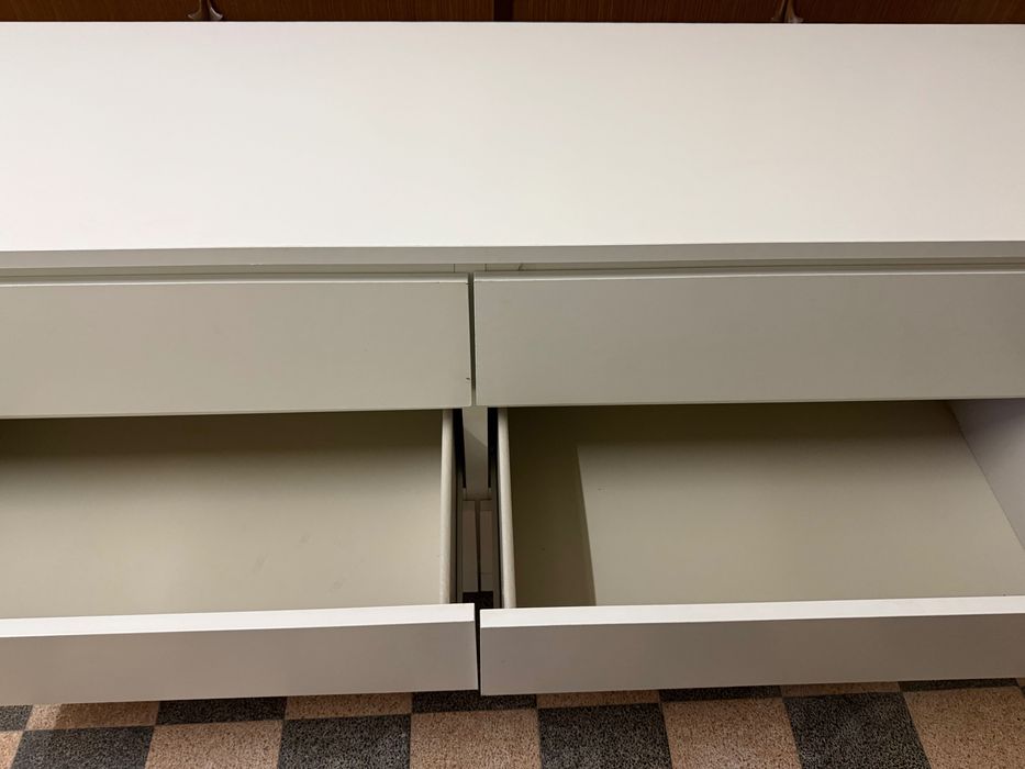 Cómoda IKEA branca com 6 gavetas
