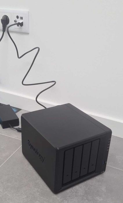 Synology DiskStation DS923+ + 4 discos 6T
