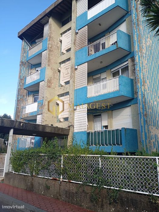 Apartamento T3 para recuperar em Santa Marinha