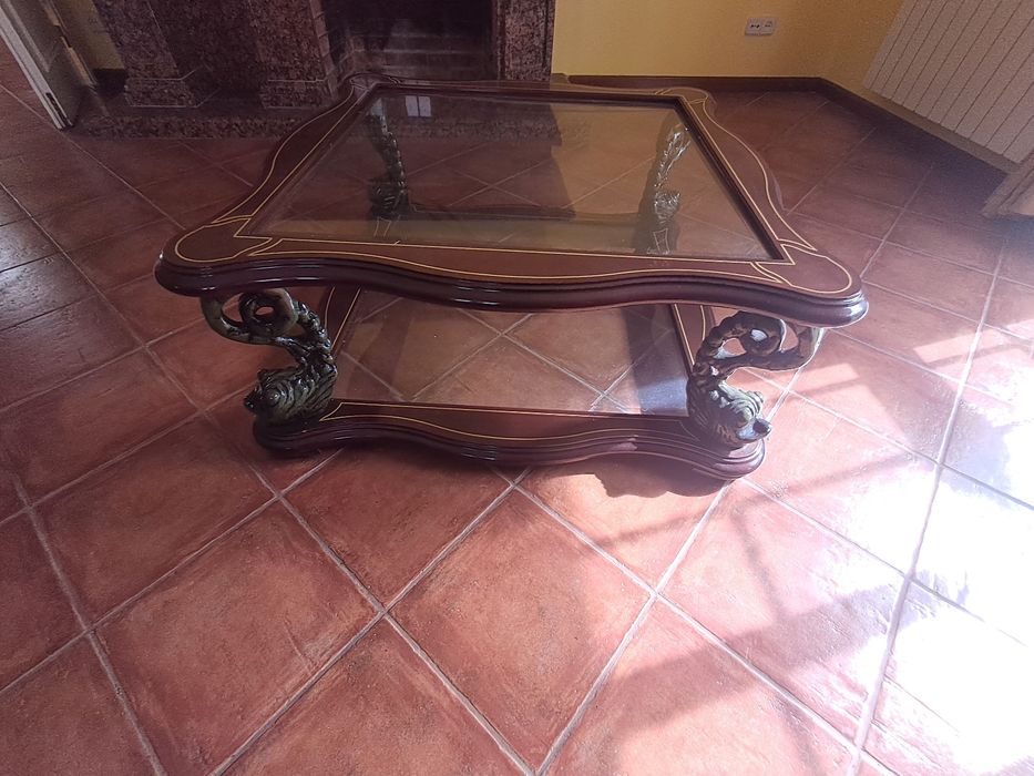 Mesa de centro em muito bom estado.