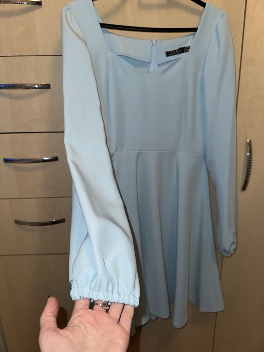 Продам сукню небесно голубого кольору