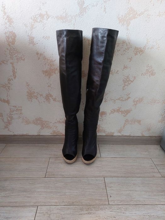 Продам жіночі чоботи.