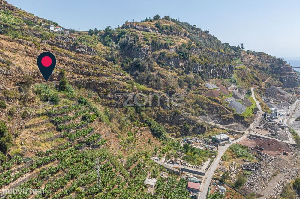 Terreno com 3.230m²