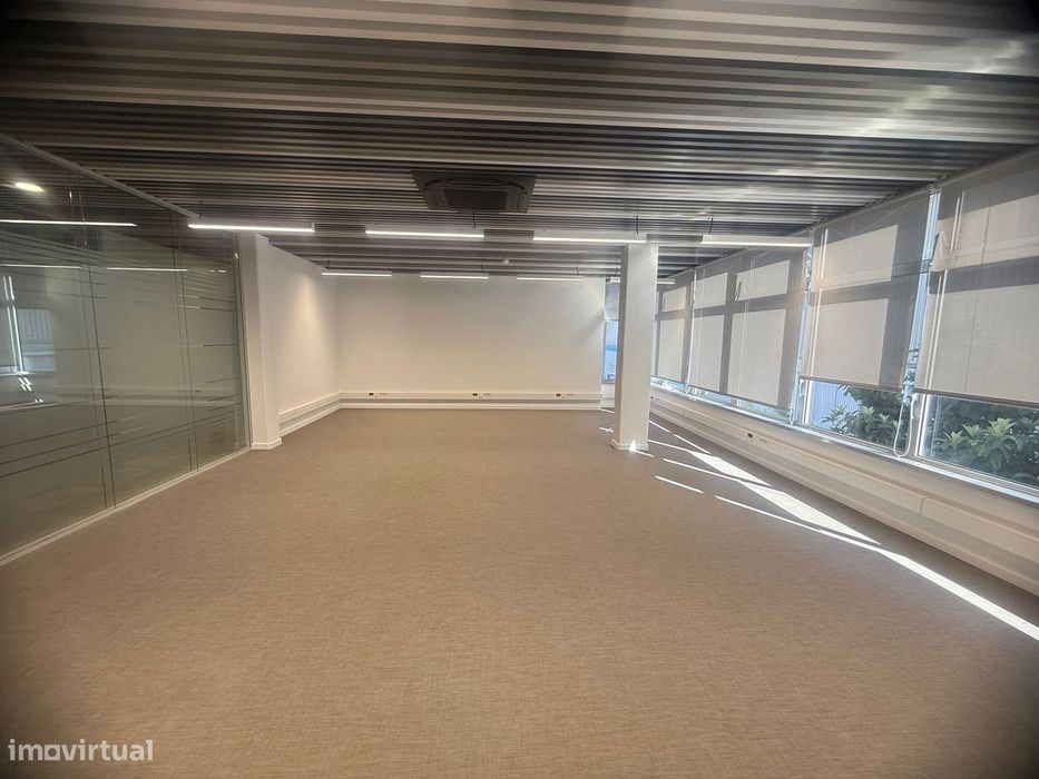 Sala de Escritórios 7111, em Setúbal de 60m2 - 10€/m2