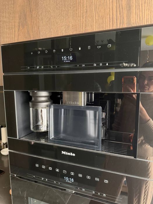 Кавомашина вбудована Miele