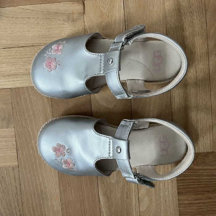 Sandałki srebrne Ugg rozmiar 27.5 Nowe