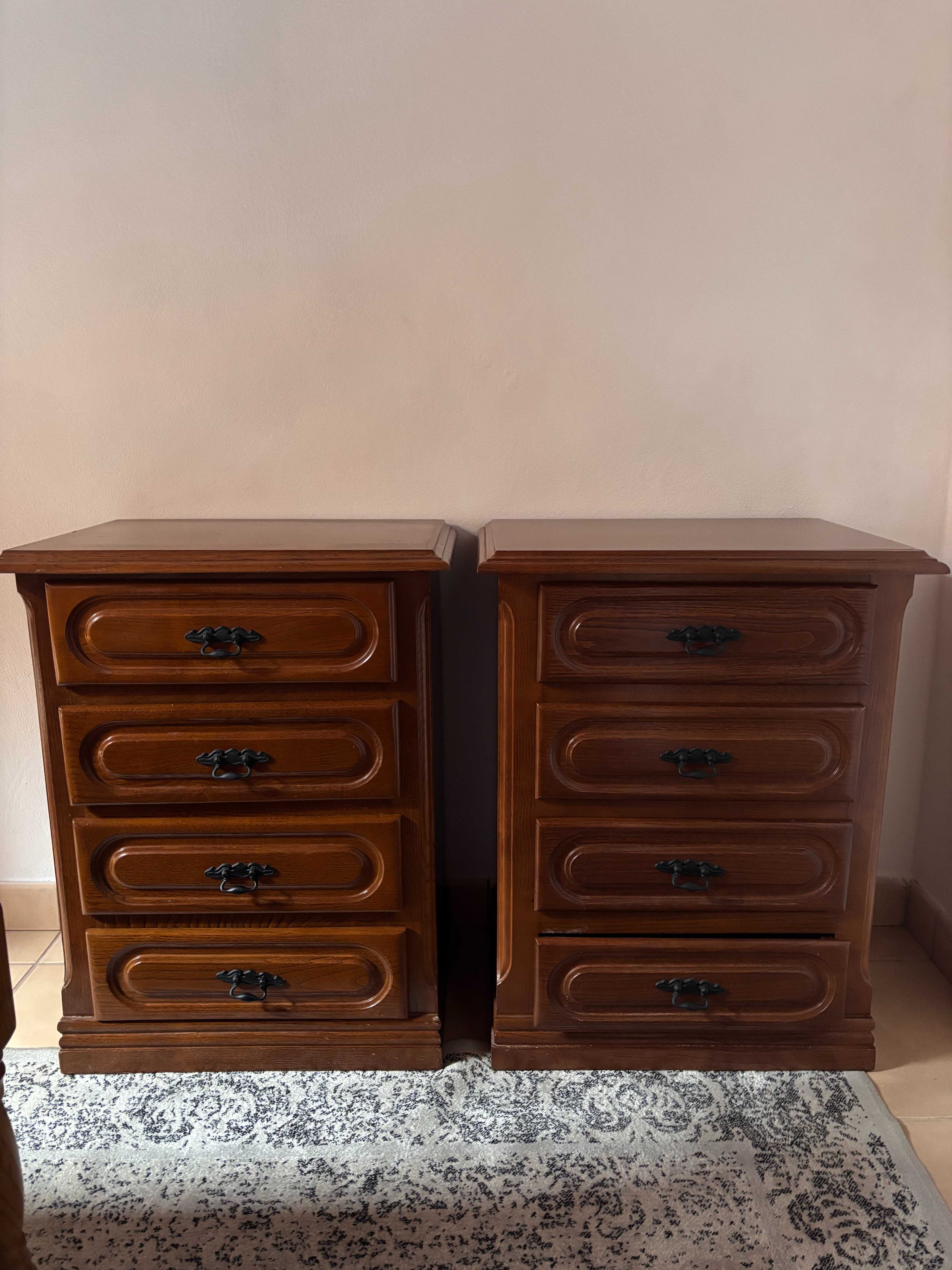 Conjunto de mesinhas de cabeceira
