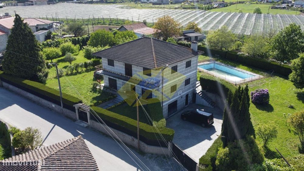 Moradia T4 em Felgueiras (Sernande)