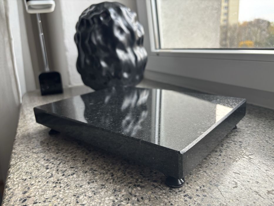 Kamienna granitowa podstawka pod kolumne 30x22