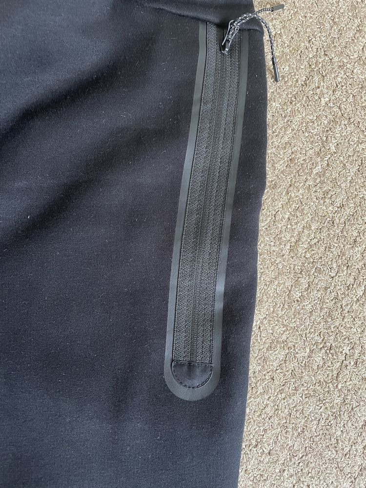 Czarne Spodnie NIKE Tech Fleece